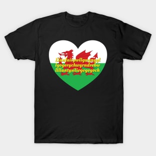 Llanfairpwllgwyngyllgogerychwyrndrobwllllantysiliogogogoch Wales UK Wales Flag Heart T-Shirt